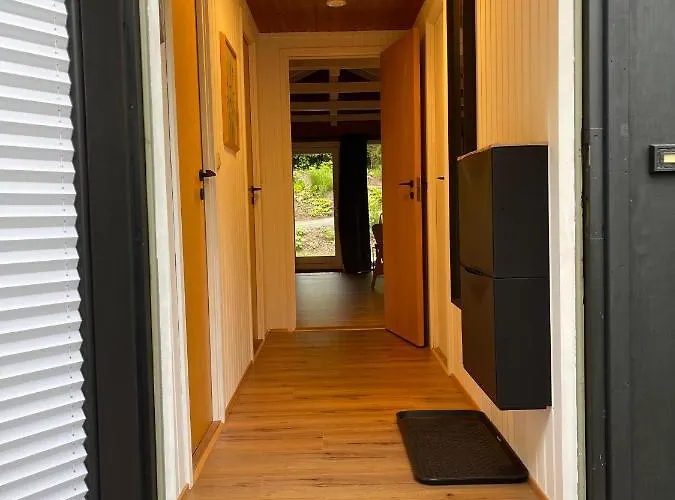 Kleine Auszeit In Der Mit Kamin, Yogamatten, Schöne Küche